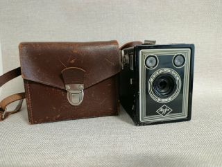 Historický fotoaparát AGFA-BOX B-2 původní pouzdro